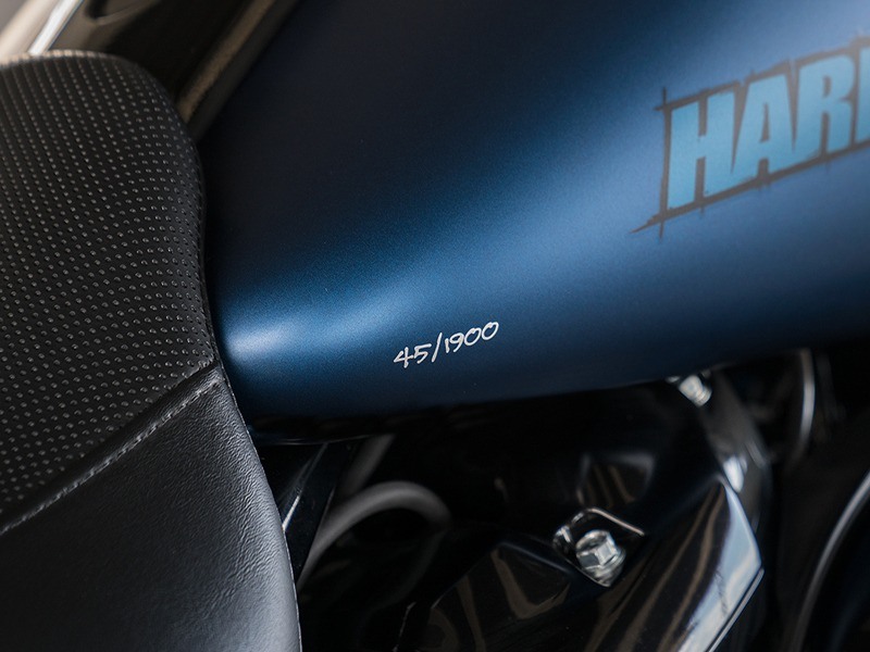 2018 Harley-Davidson CVO™ Street Glide® in Columbia, Missouri - Photo 4