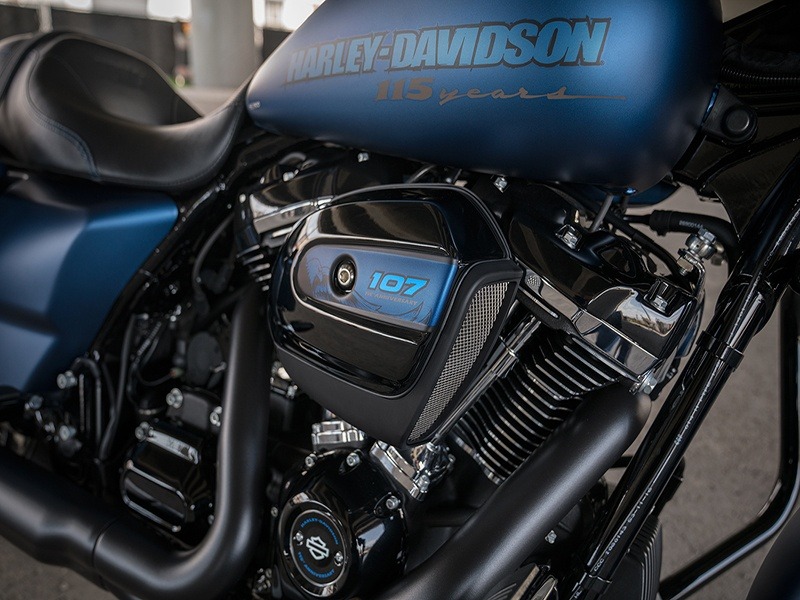 2018 Harley-Davidson CVO™ Street Glide® in Columbia, Missouri - Photo 5