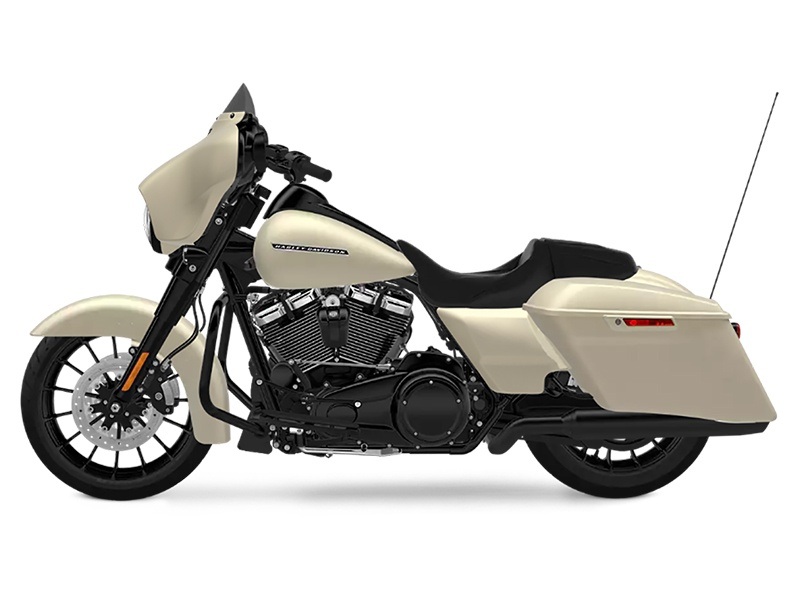 2018 Harley-Davidson Street Glide® Special in Omaha, Nebraska - Photo 2