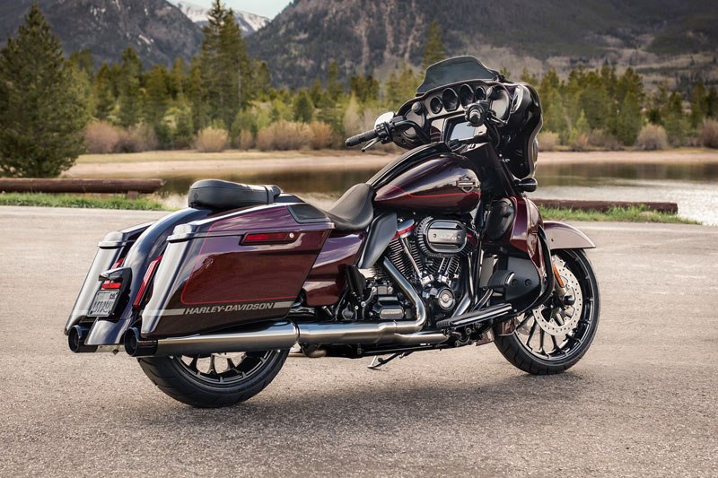 2019 Harley-Davidson CVO™ Street Glide® in Slidell, Louisiana - Photo 3