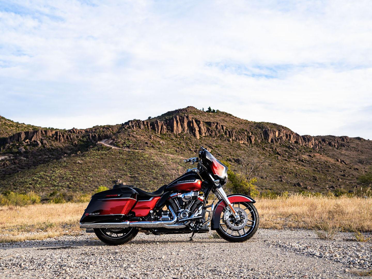 2021 Harley-Davidson CVO™ Street Glide® in San Antonio, Texas - Photo 22