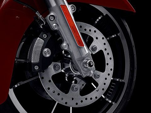 REFLEX™ LINKED BREMBO® BRAKES WITH STANDARD ABS