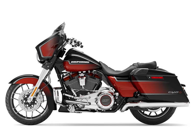 2021 Harley-Davidson CVO™ Street Glide® in San Antonio, Texas - Photo 11
