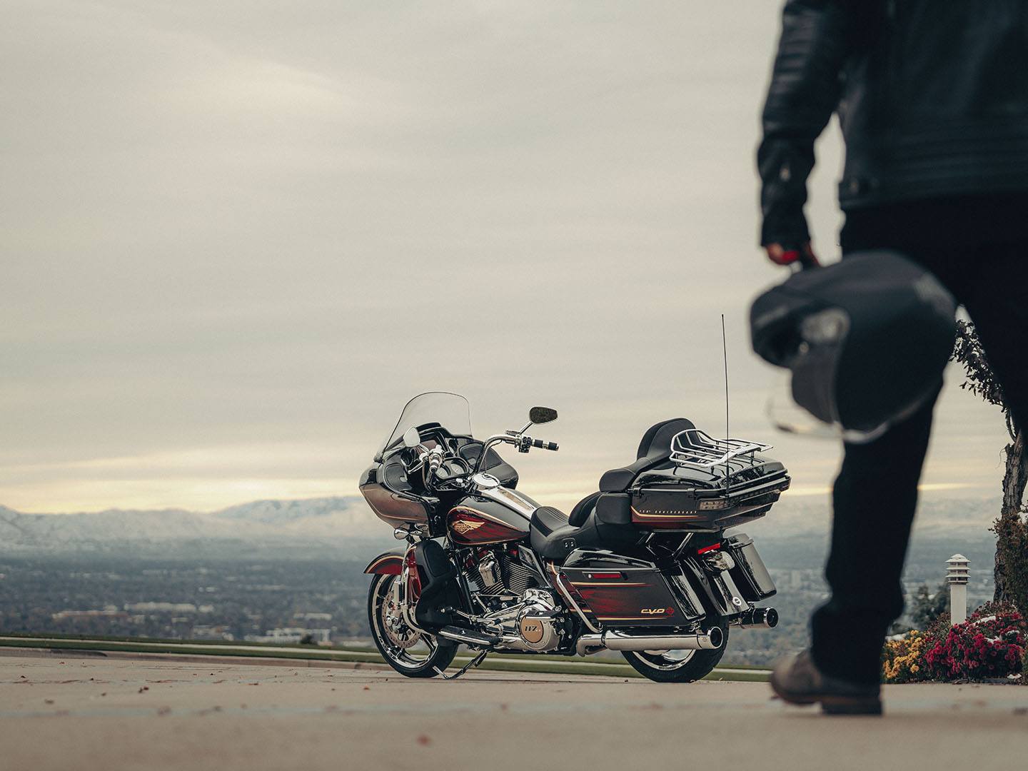 2023 Harley-Davidson CVO™ Road Glide® Limited Anniversary in Scott, Louisiana - Photo 2