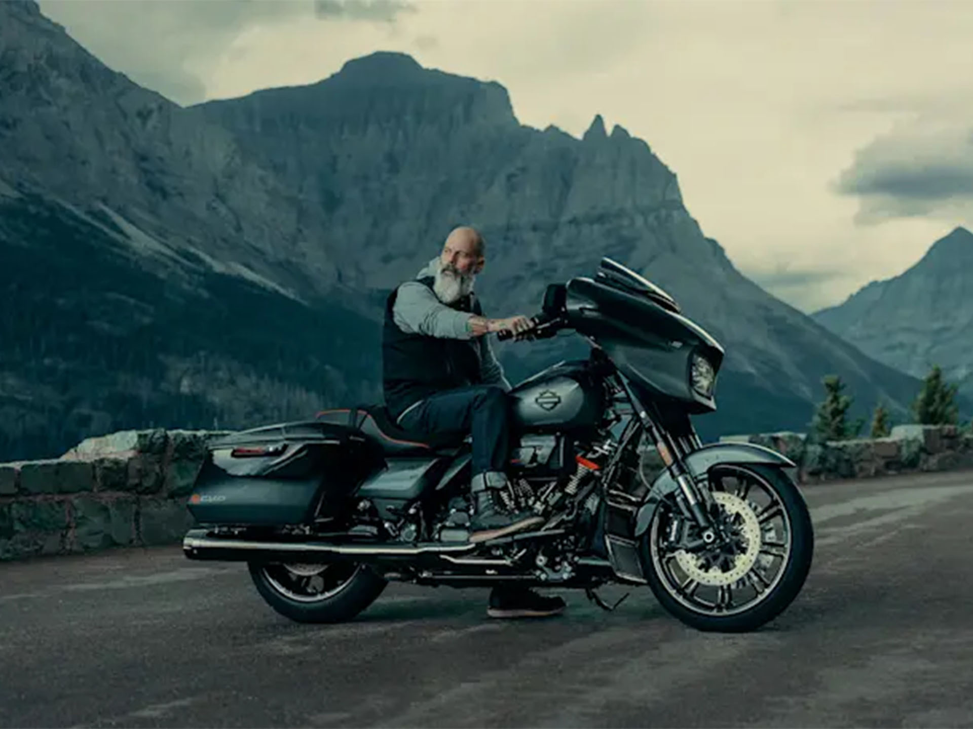 2025 Harley-Davidson CVO™ Street Glide® in Bossier City, Louisiana - Photo 12