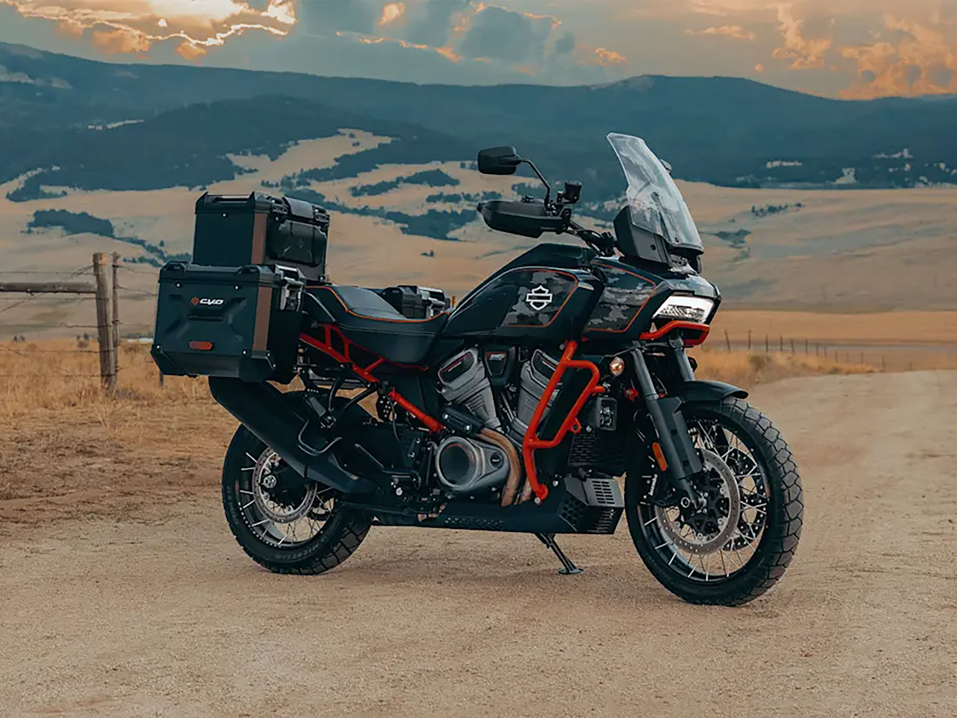 2025 Harley-Davidson CVO™ Pan America® in Pasadena, Texas - Photo 9