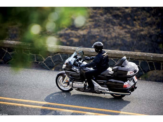 2010 Honda Gold Wing® Airbag in Houston, Texas - Photo 9
