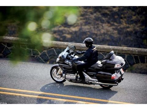 2010 Honda Gold Wing® Airbag in Houston, Texas - Photo 9