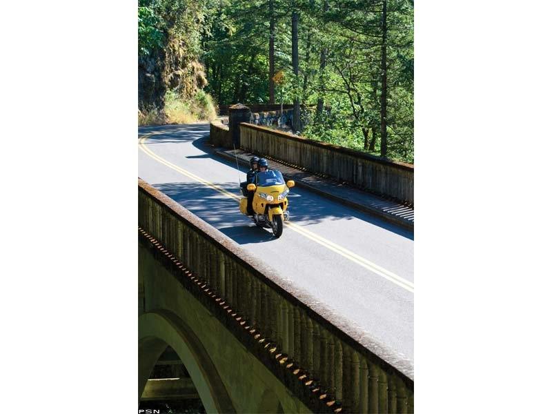2010 Honda Gold Wing® Airbag in Houston, Texas - Photo 12