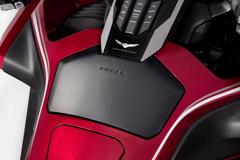 2018 Honda Gold Wing Tour Airbag Automatic DCT in Davenport, Iowa - Photo 10