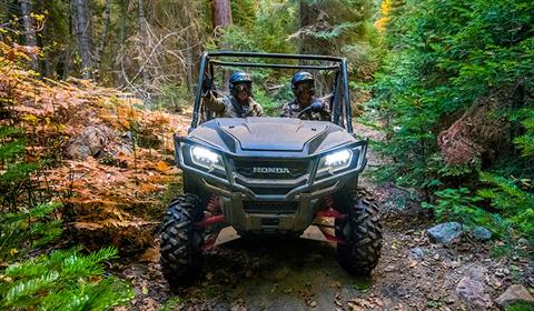 2018 Honda Pioneer 1000 LE in Columbia, Missouri - Photo 2