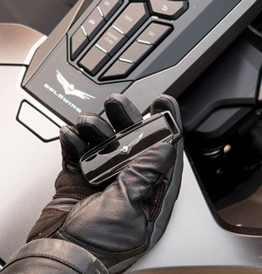 2019 Honda Gold Wing Tour Automatic DCT in Davenport, Iowa - Photo 14