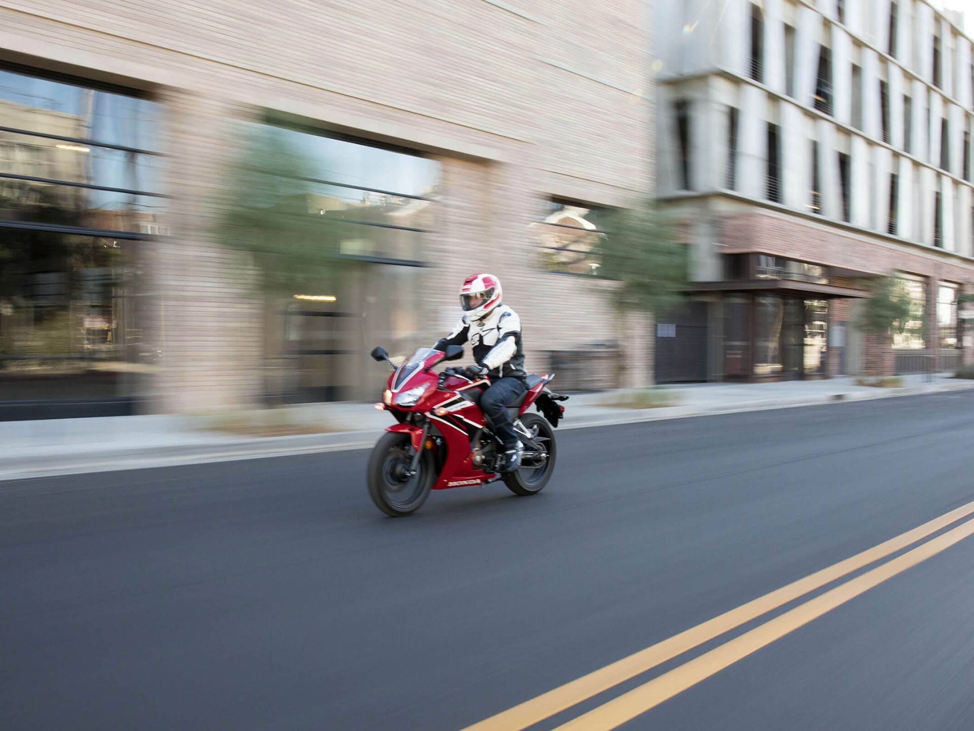 2022 Honda CBR300R in Northampton, Massachusetts - Photo 6