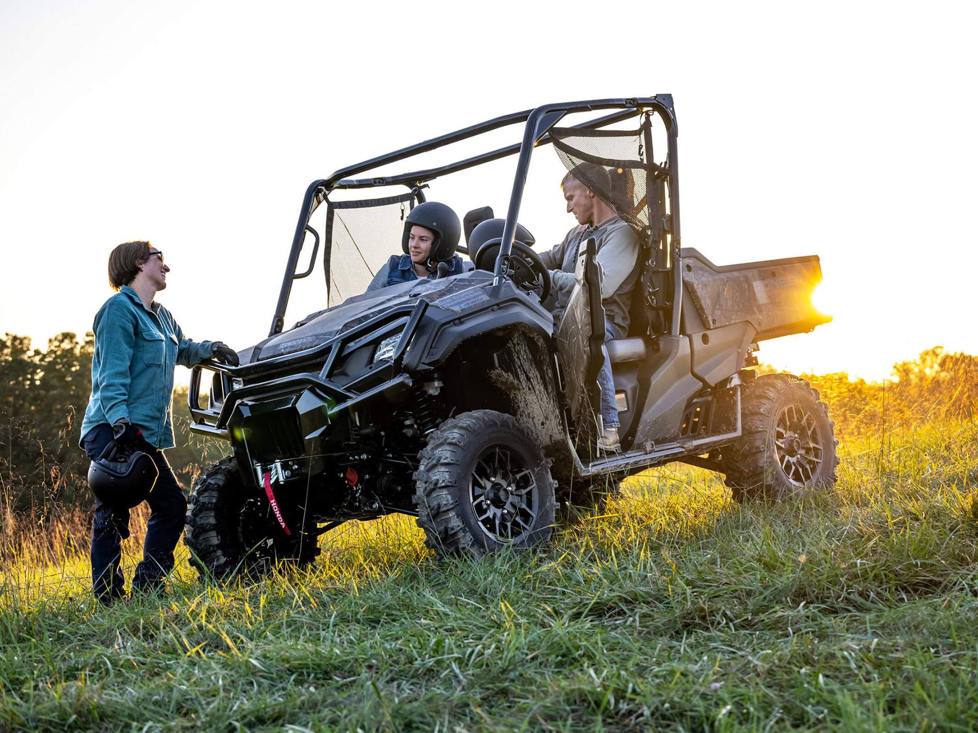 2022 Honda Pioneer 1000 Deluxe in Rochester, New York - Photo 2
