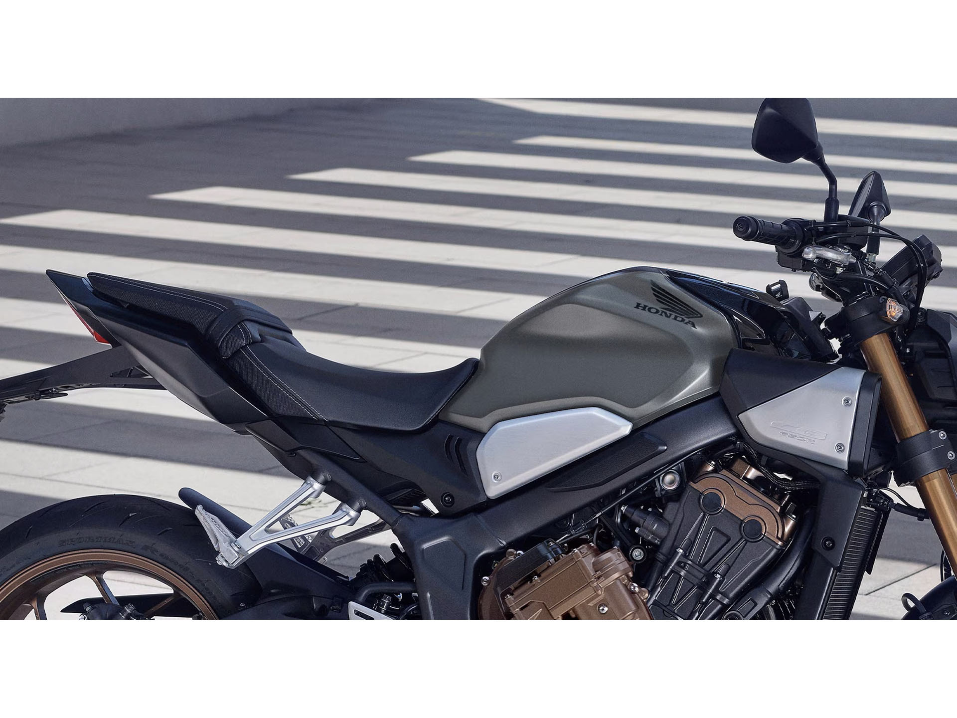 2025 Honda CB650R E-Clutch in Eugene, Oregon - Photo 7
