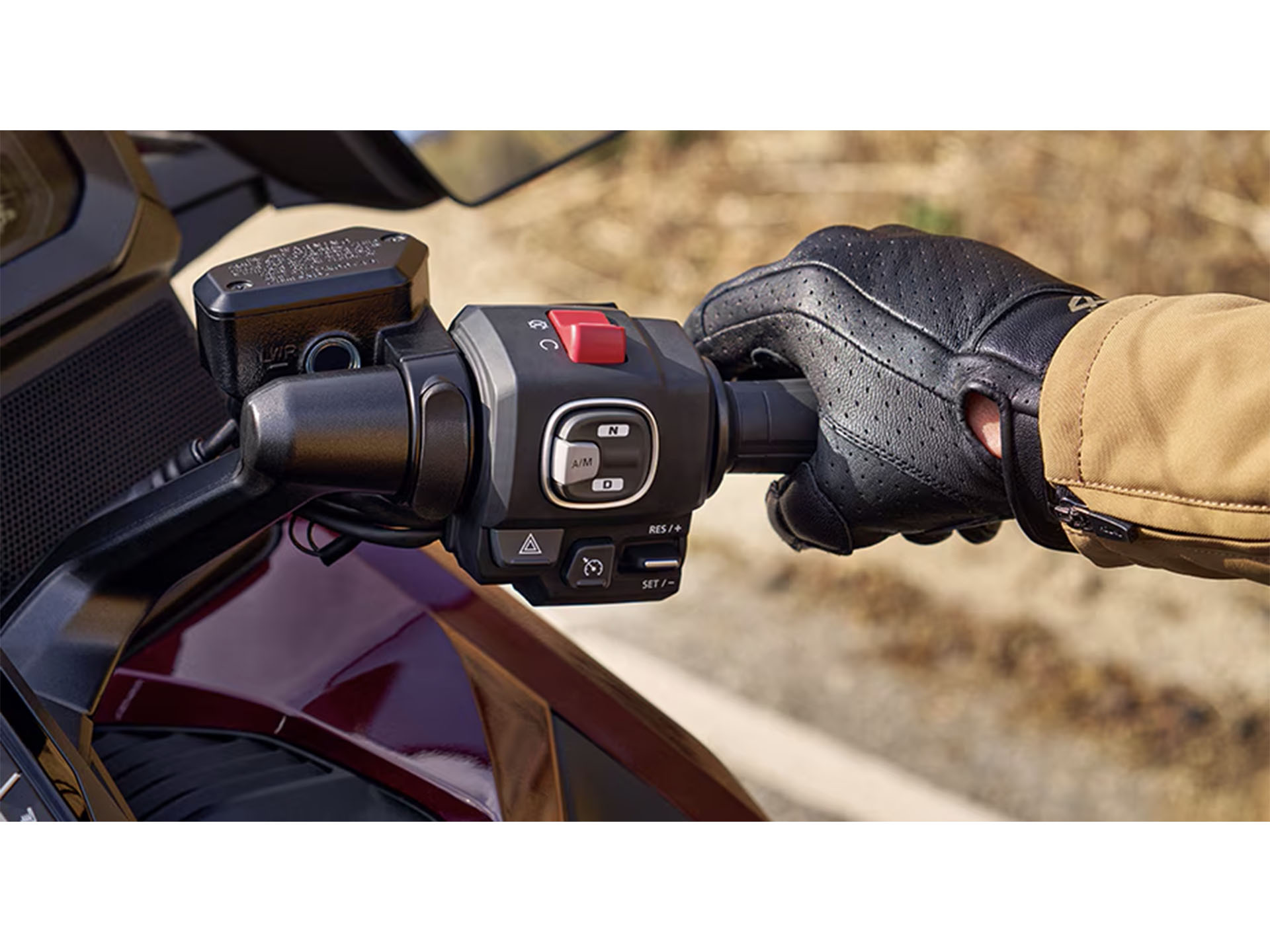 2025 Honda Gold Wing Tour Automatic DCT in Wichita, Kansas - Photo 14