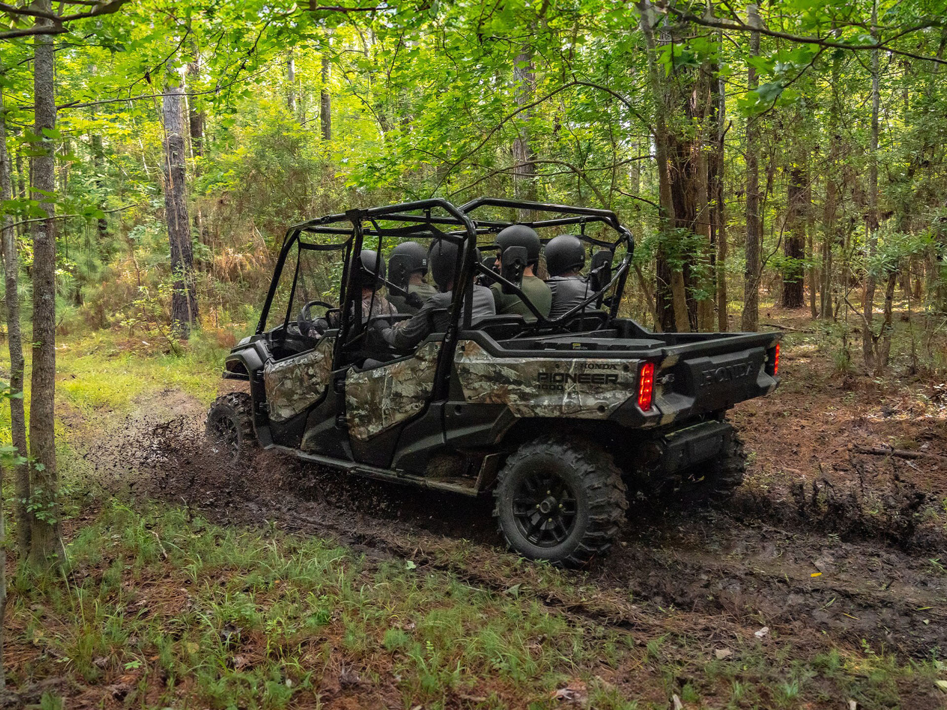 2025 Honda Pioneer 1000-6 Deluxe Crew in Hollister, California - Photo 10