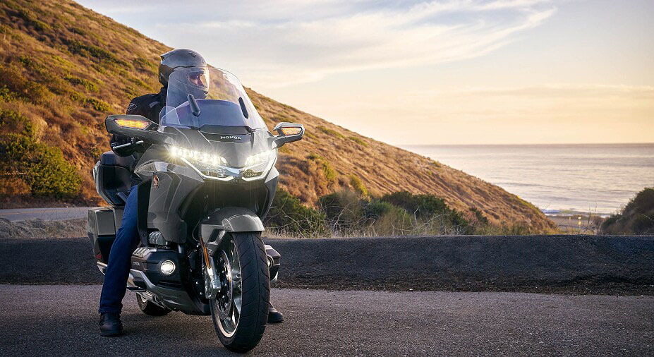 New 2027 Honda Gold Wing Tour Automatic DCT Gray Metallic
