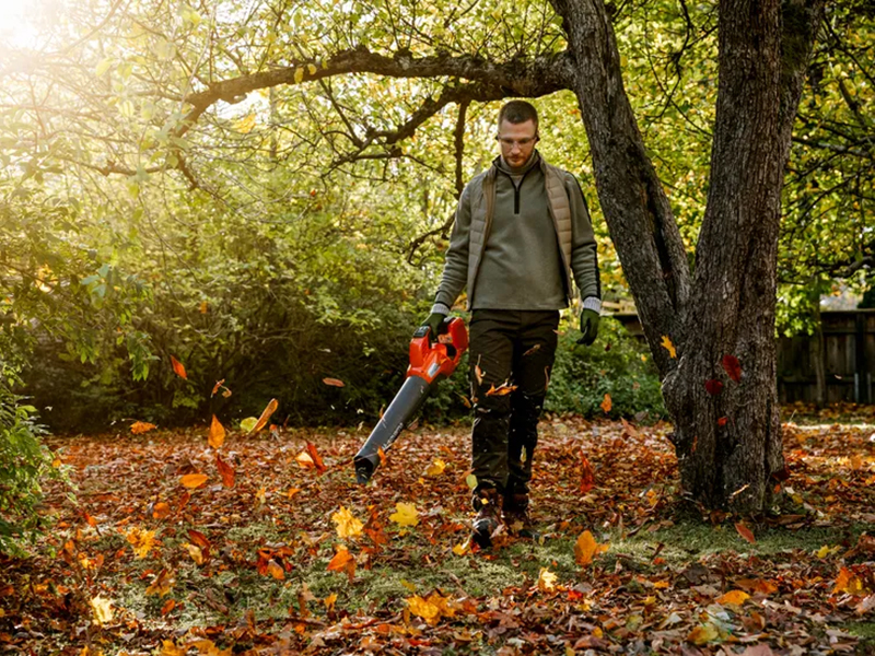 New Husqvarna Power Equipment Leaf Blaster 350iB (battery and charger ...