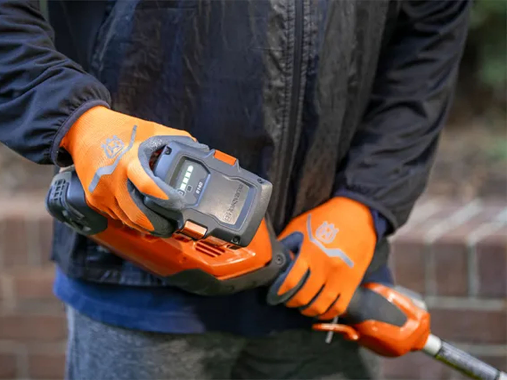 Husqvarna Power Equipment Combi Switch + Edger 330iKE (battery and charger included) in Saint Maries, Idaho - Photo 8