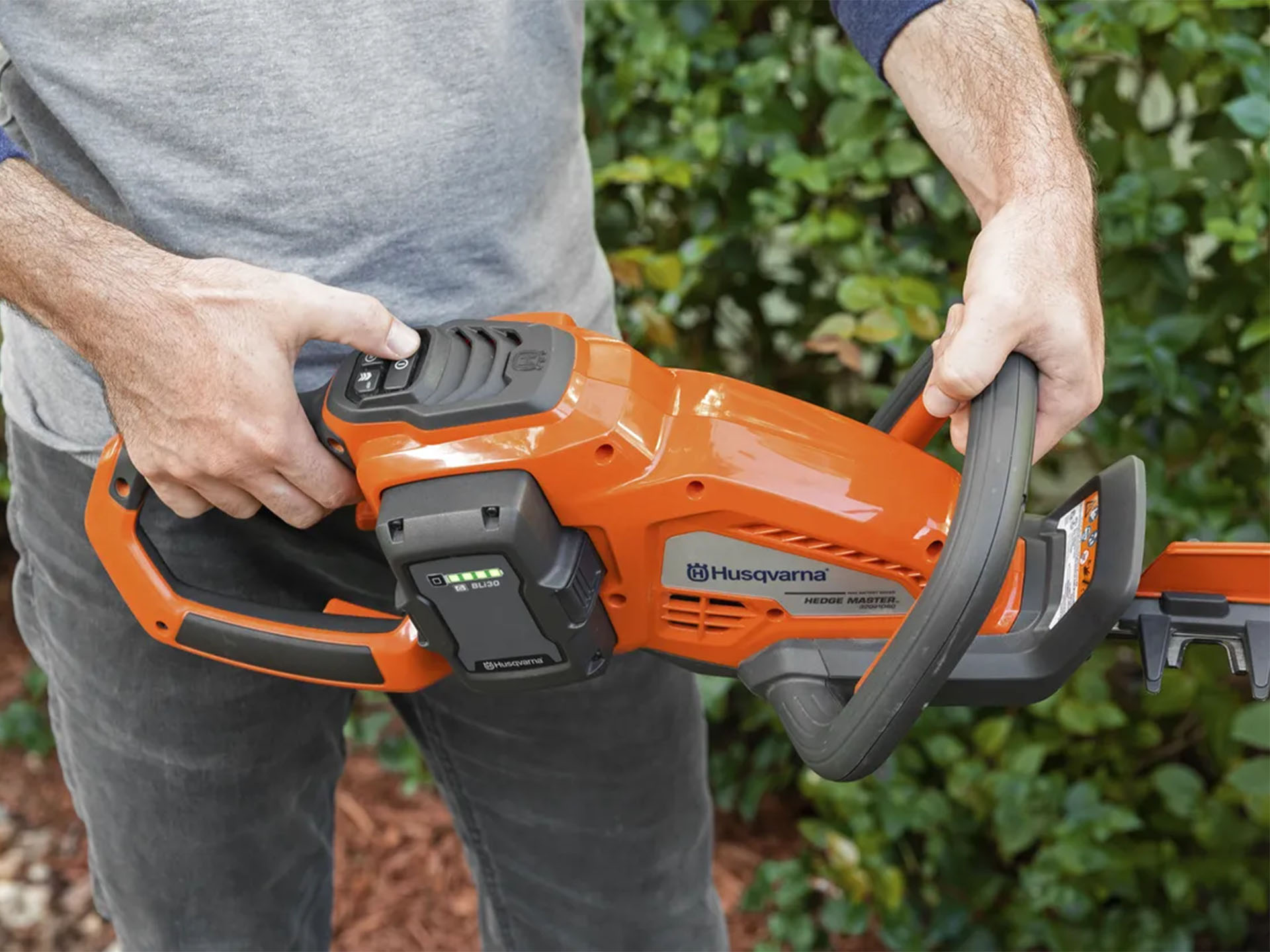 Husqvarna Power Equipment Hedge Master 320iHD60 (battery and charger included) in Saint Maries, Idaho - Photo 5