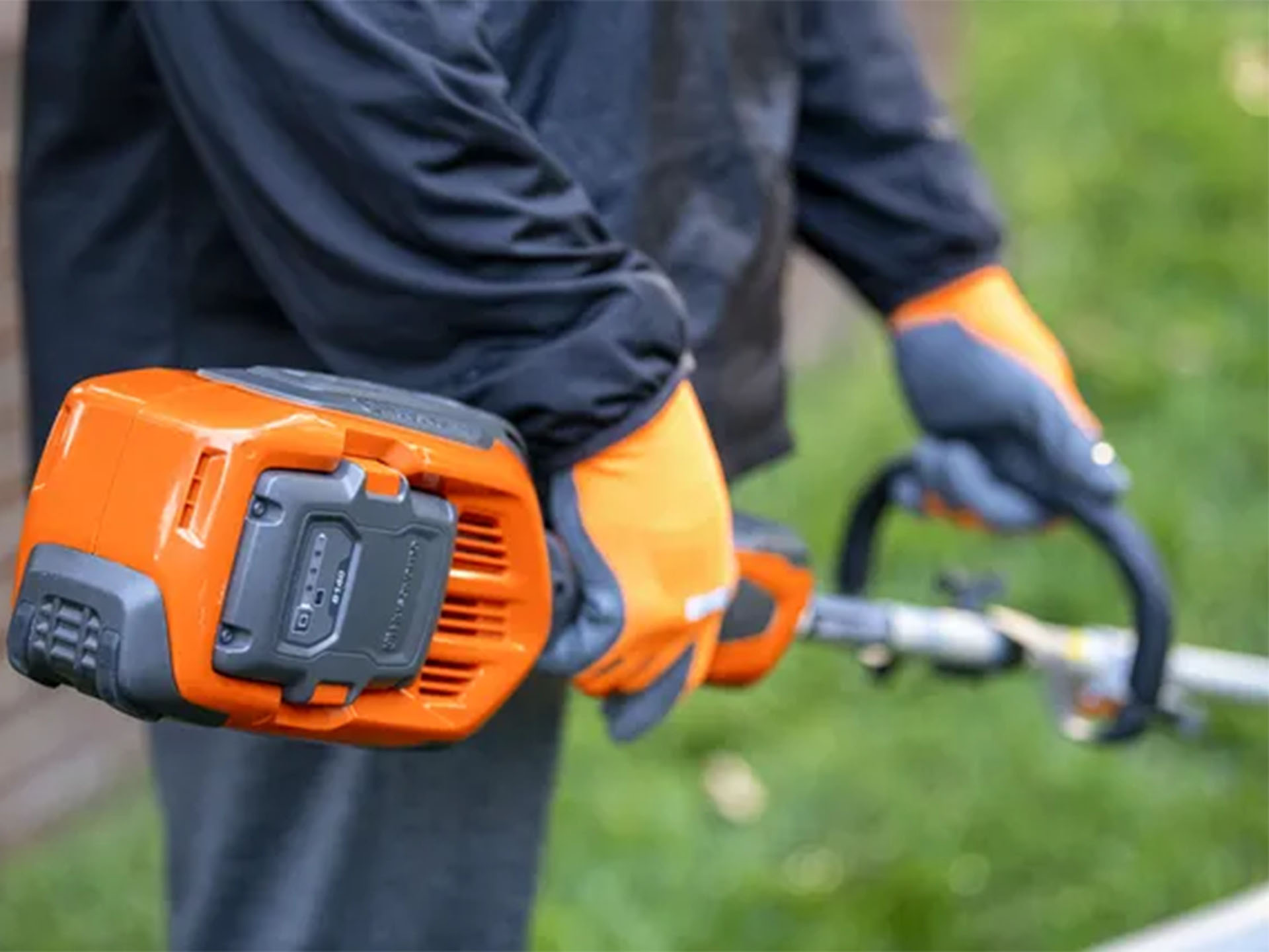 Husqvarna Power Equipment Combi Switch + String Trimmer 330iKL (battery and charger included) in Saint Maries, Idaho - Photo 5