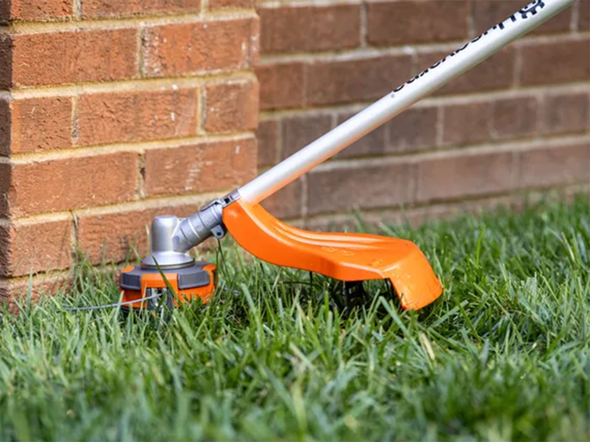 Husqvarna Power Equipment Combi Switch + String Trimmer 330iKL (battery and charger included) in Saint Maries, Idaho - Photo 7