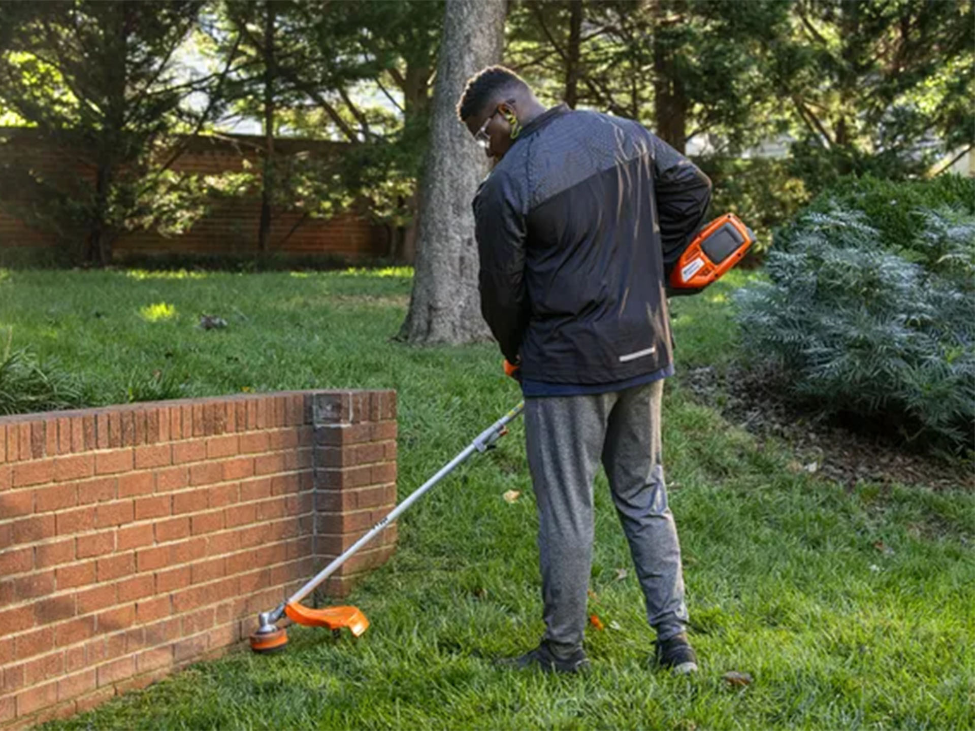 Husqvarna Power Equipment Combi Switch + String Trimmer 330iKL (battery and charger included) in Saint Maries, Idaho - Photo 9