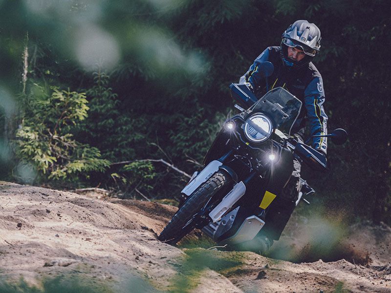2023 Husqvarna Norden 901 in Eugene, Oregon - Photo 15
