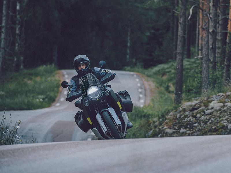 2023 Husqvarna Norden 901 in Eugene, Oregon - Photo 18