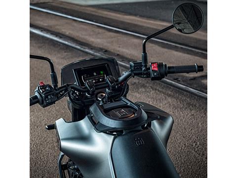 2024 Husqvarna Svartpilen 401 in Marionville, Missouri - Photo 10