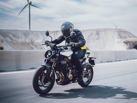 2025 Husqvarna Vitpilen 801 in Marionville, Missouri - Photo 18