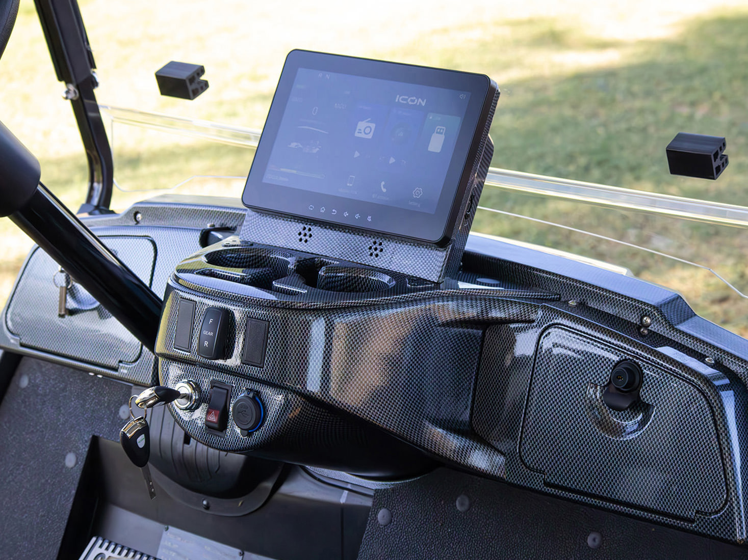 2024 ICON Electric Vehicles i40 in Rancho Murieta, California - Photo 2