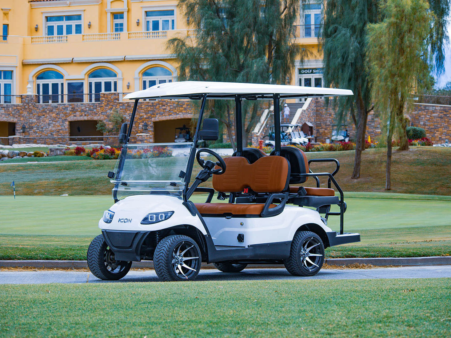 2024 ICON Electric Vehicles i40 in Rancho Murieta, California - Photo 8