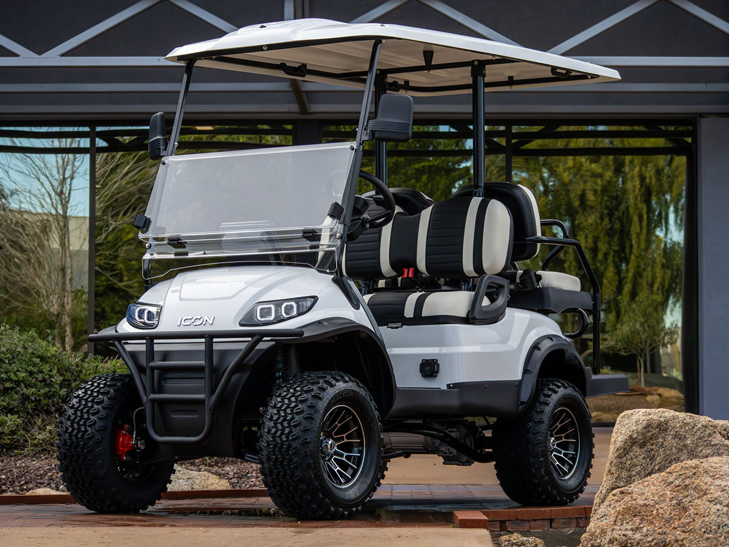 2024 ICON Electric Vehicles i40L in Rancho Murieta, California - Photo 16