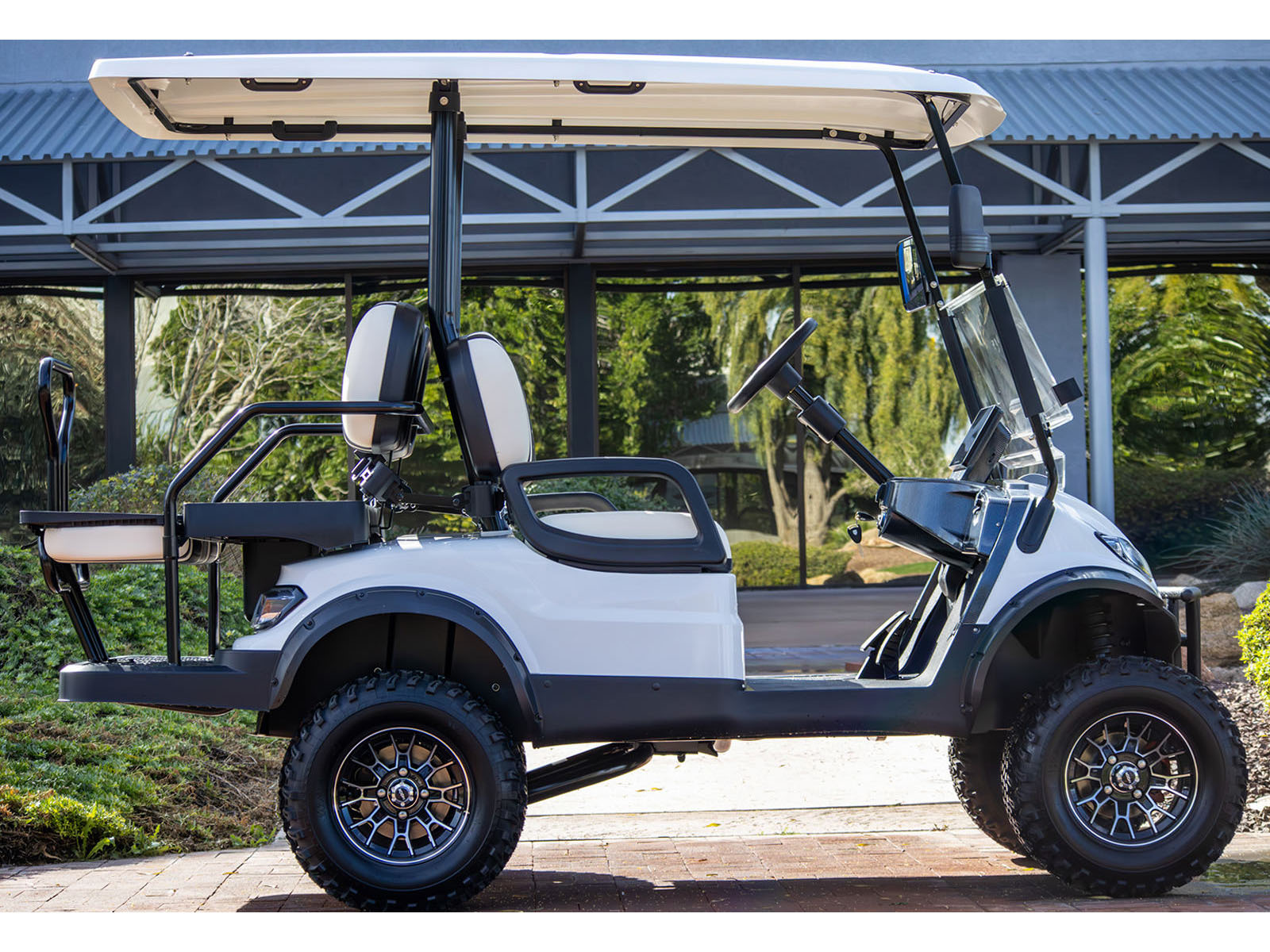 2024 ICON Electric Vehicles i40L in Rancho Murieta, California - Photo 18