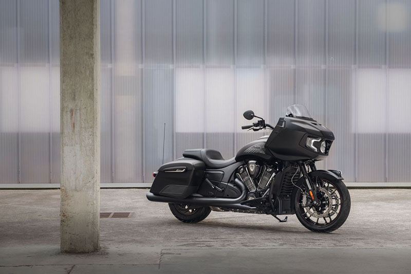 2022  Challenger® Dark Horse® 7