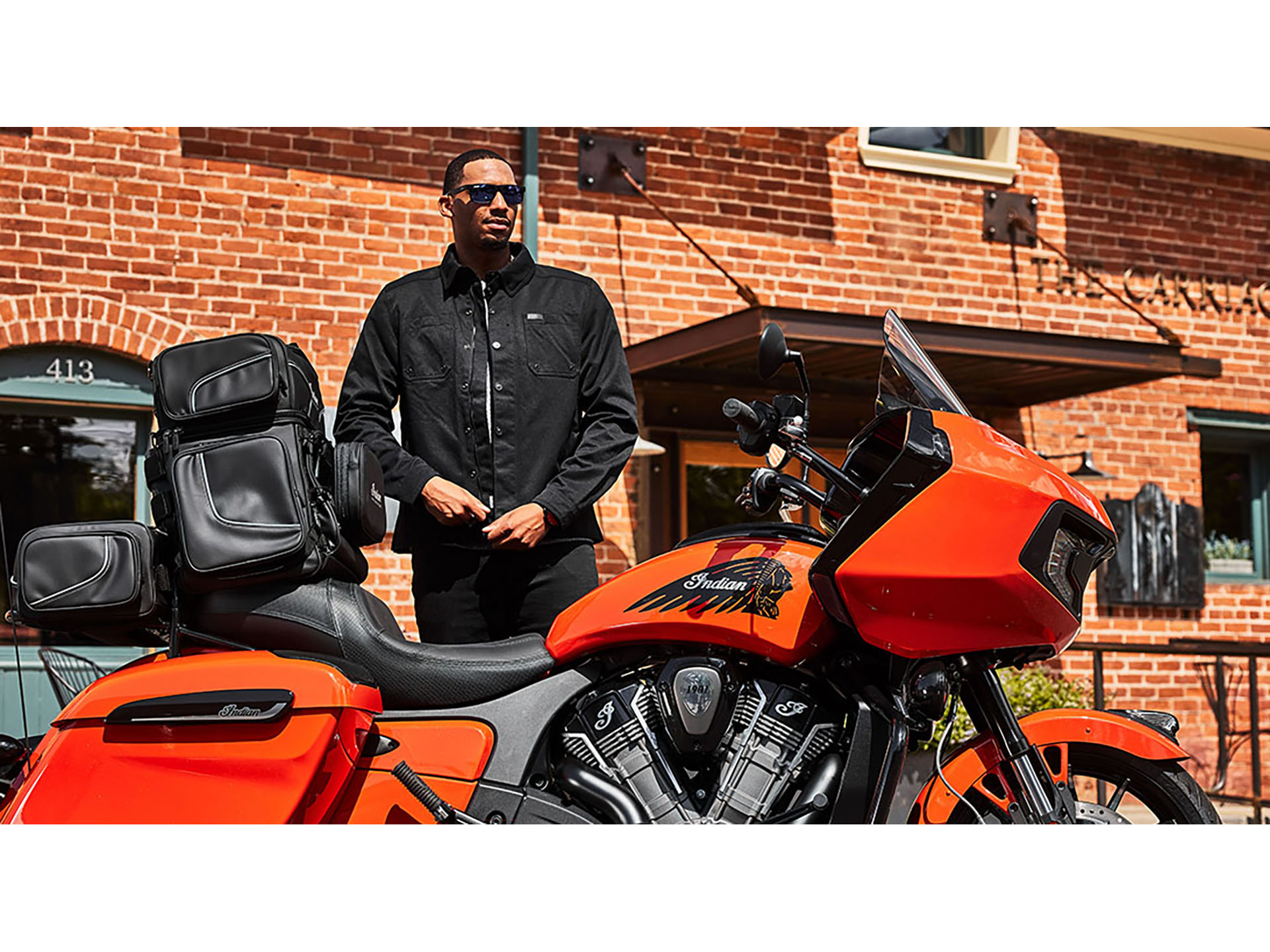 2024 Indian Motorcycle Challenger® Dark Horse® Icon with PowerBand Audio Package in Columbia, Missouri - Photo 9