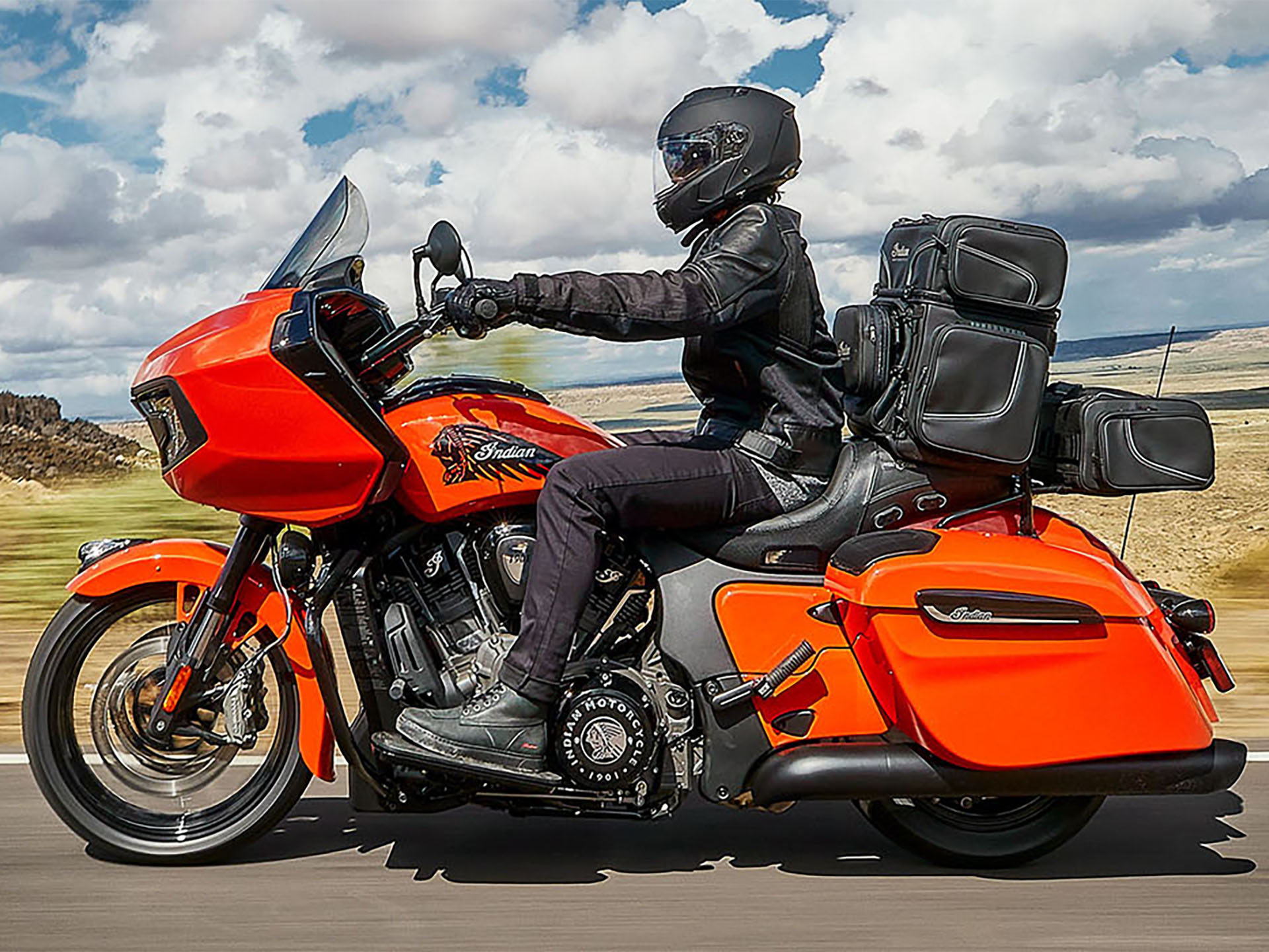 2024 Indian Motorcycle Challenger® Dark Horse® Icon with PowerBand Audio Package in Columbia, Missouri - Photo 10