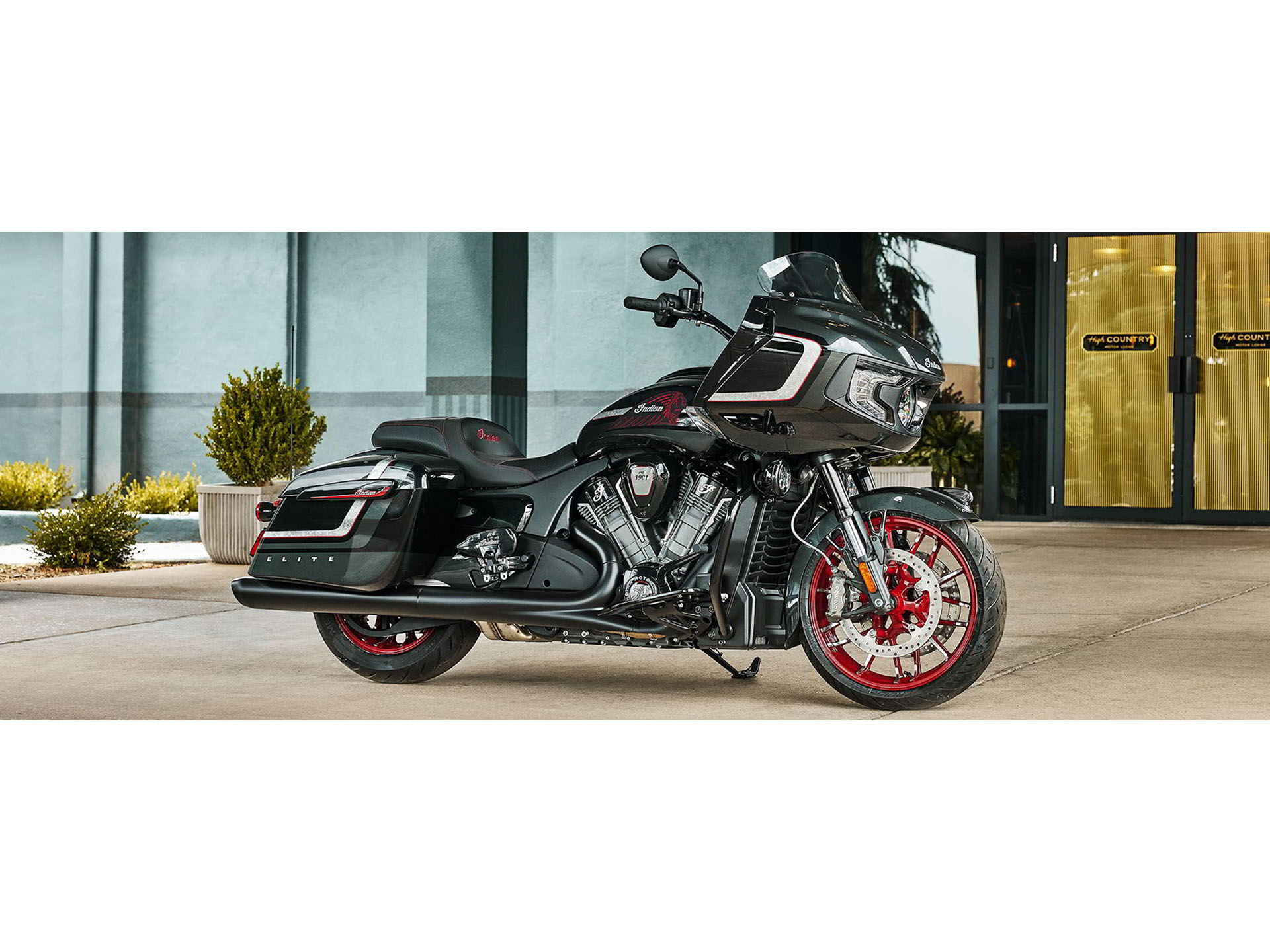 2024 Indian Motorcycle Challenger® Elite in Columbia, Missouri - Photo 16
