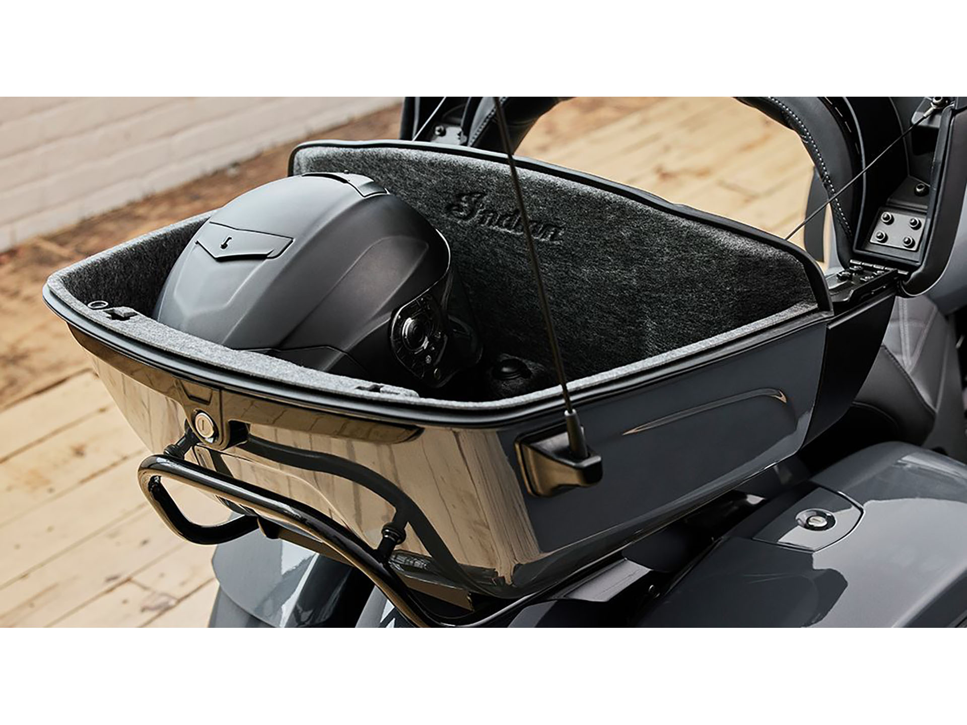 2024 Indian Motorcycle Pursuit® Dark Horse® Icon with PowerBand Audio Package in Jacksonville, Arkansas - Photo 6