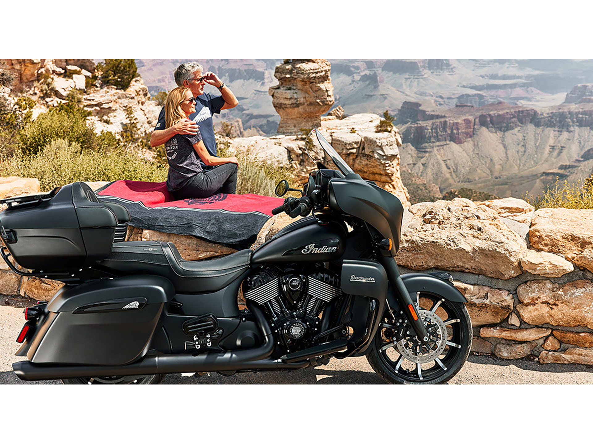 2024 Indian Motorcycle Roadmaster® Dark Horse® with PowerBand Audio Package in Columbia, Missouri - Photo 12