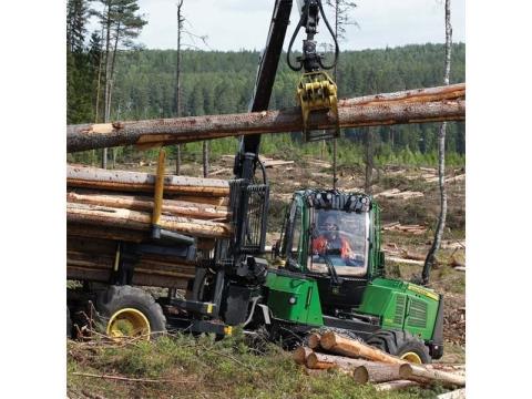 2011 John Deere E-Series in Grand Rapids, Minnesota