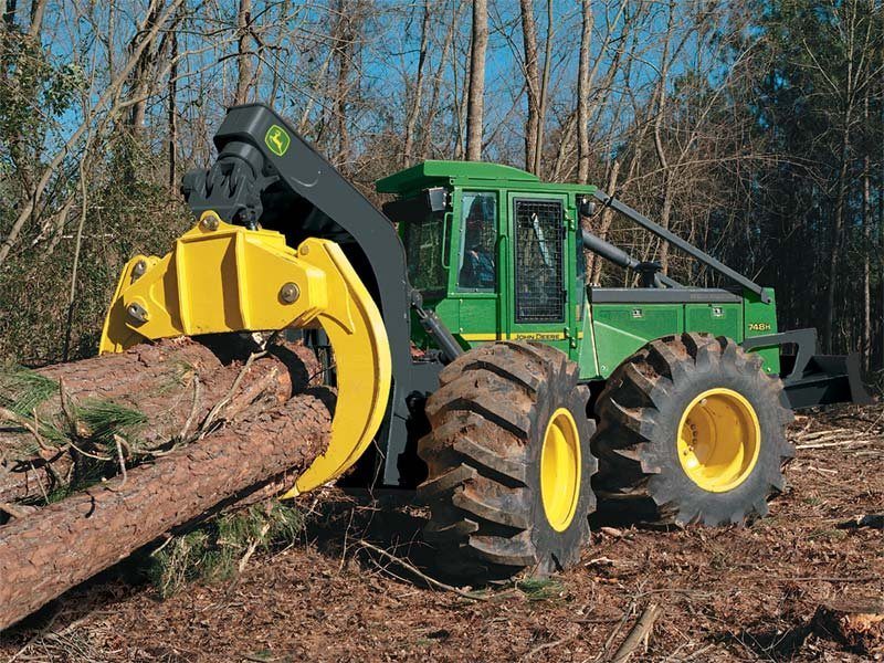 2014 John Deere 748H in Grand Rapids, Minnesota
