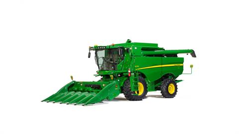 2017 John Deere S650 Combine in Grand Rapids, Minnesota