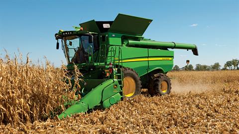 2017 John Deere S680 Combine in Grand Rapids, Minnesota