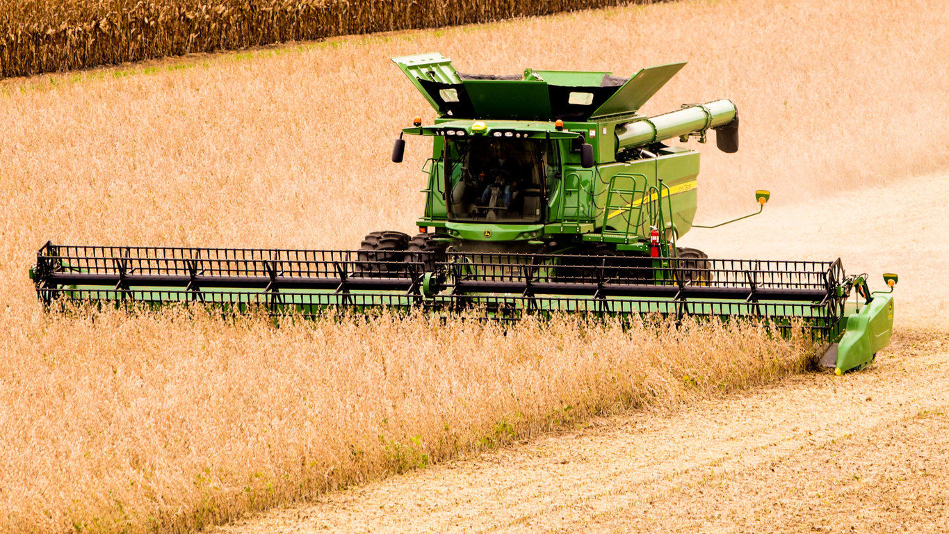 2017 John Deere S760 Combine in Grand Rapids, Minnesota