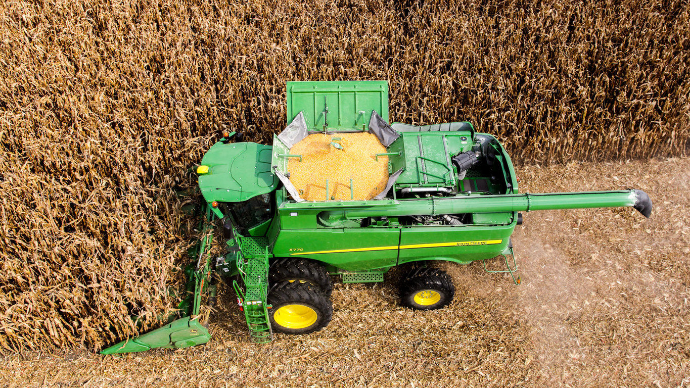 2017 John Deere S770 Combine in Grand Rapids, Minnesota
