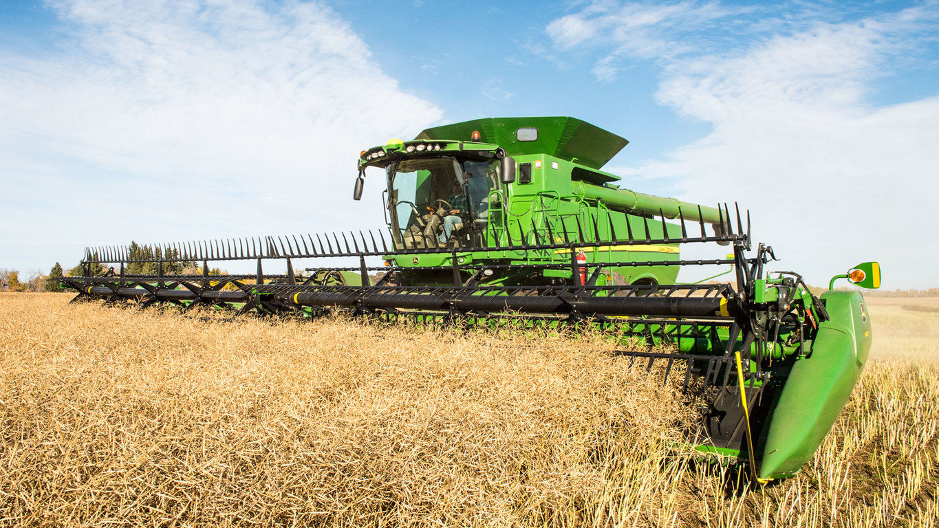2017 John Deere S780 Combine in Grand Rapids, Minnesota