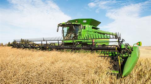 2017 John Deere S780 Combine in Grand Rapids, Minnesota